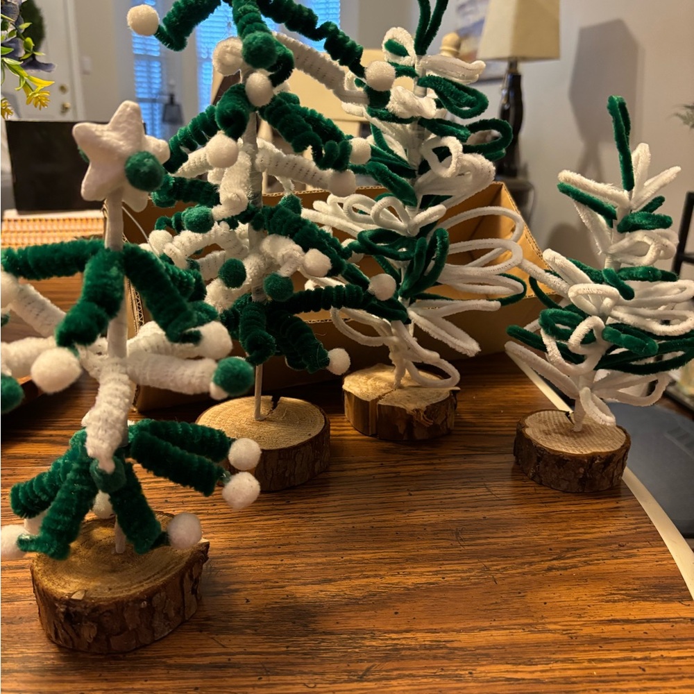 Green and White 4-piece Holiday Tree Decor
